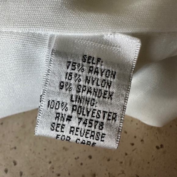 Cache size 8 Hawaiian print white and black party dress - Picture 11 of 12